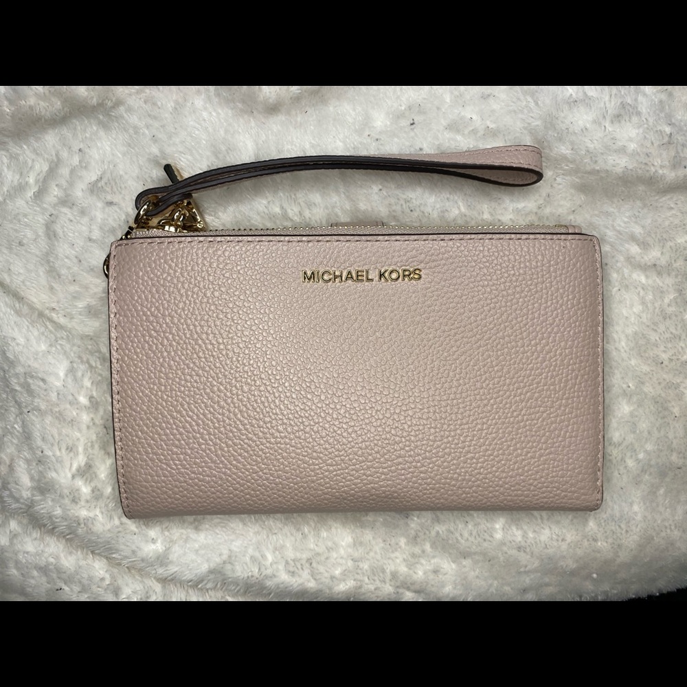 Micheal Kors smart phone wristlet wallet